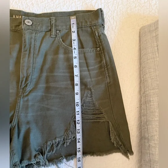 American Eagle High-Rise Distressed Shorts – Size 14 - Picture 5 of 14